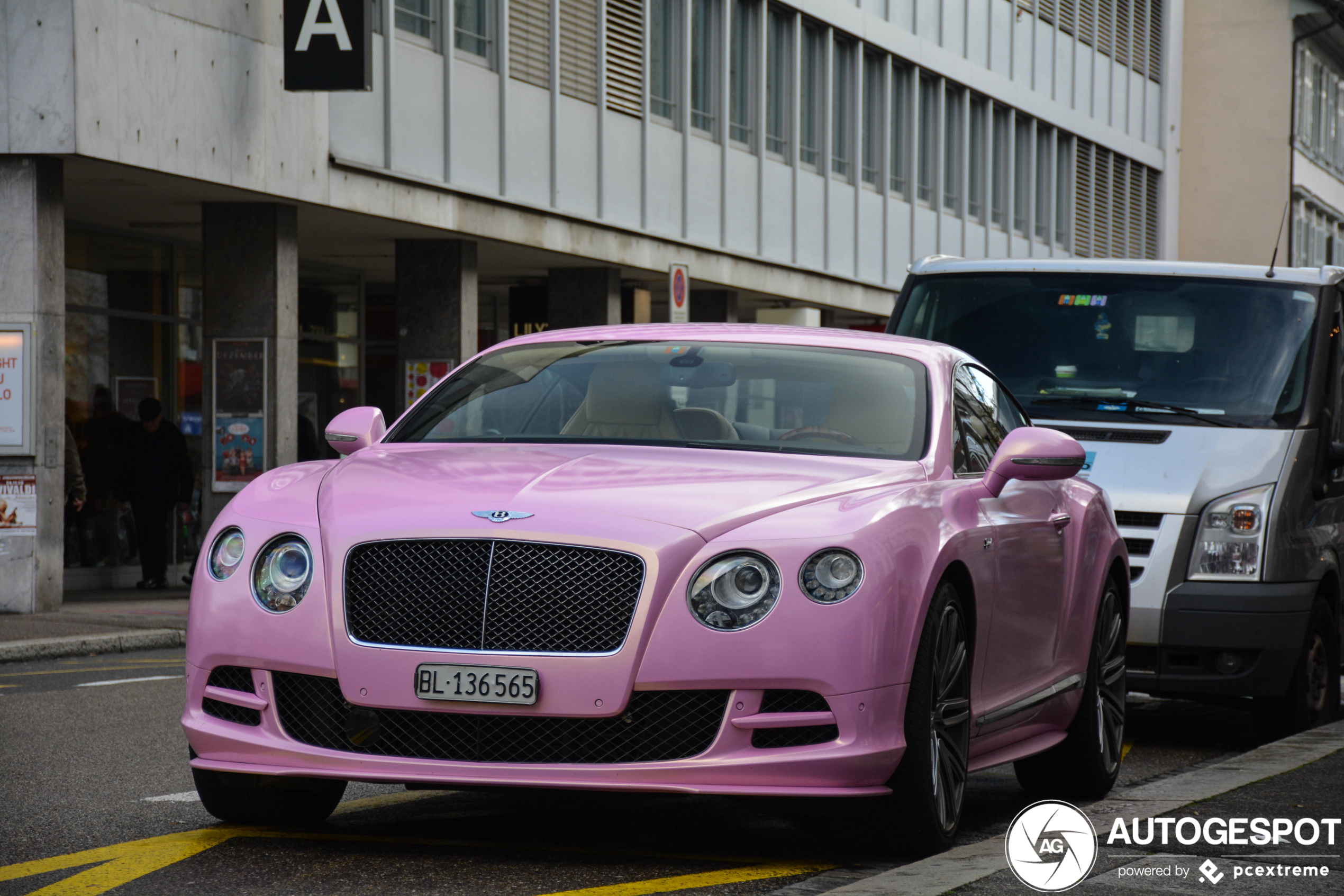 Bentley Continental GT Speed heeft lekker roze jasje