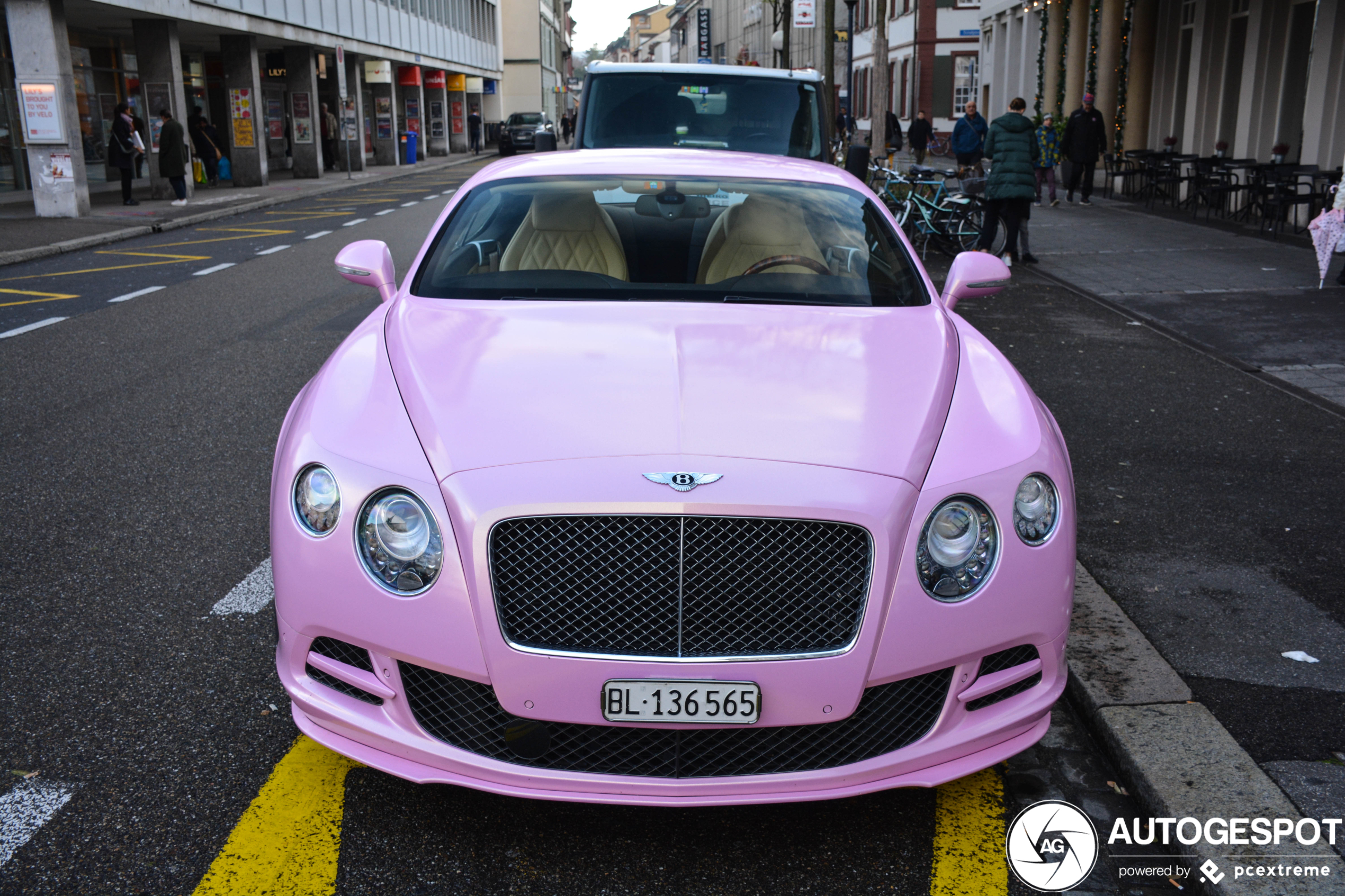 Bentley Continental GT Speed heeft lekker roze jasje