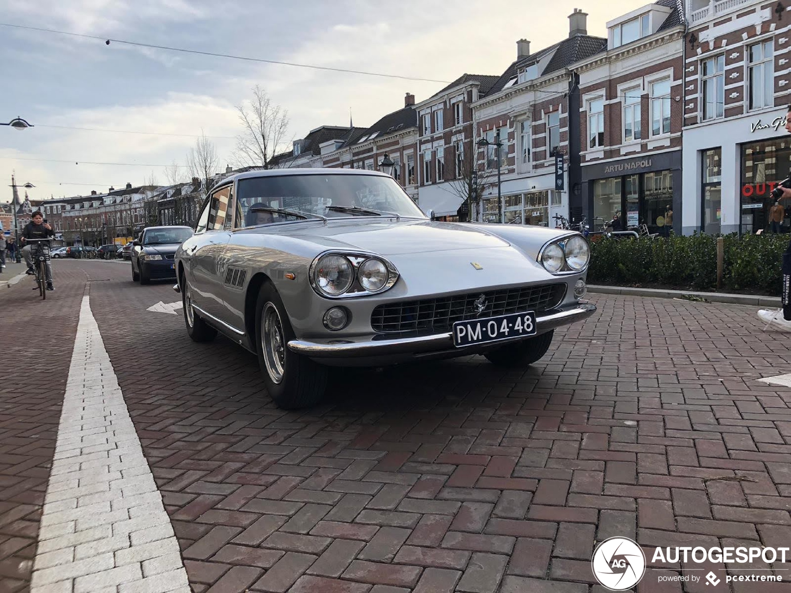 Ferrari 330 GT 2+2 Series I