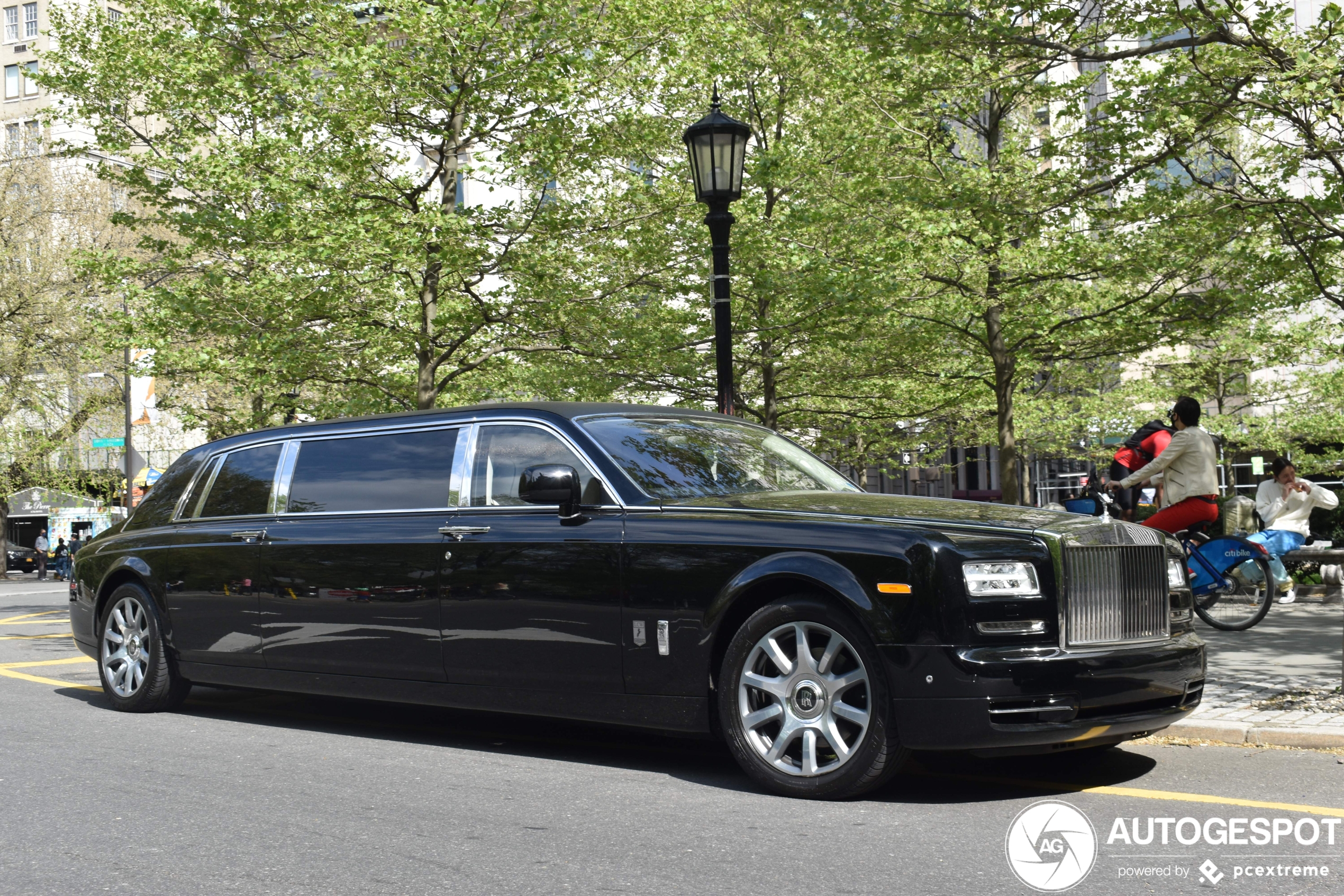 Rolls Royce Limousines, RR Phantom Limos