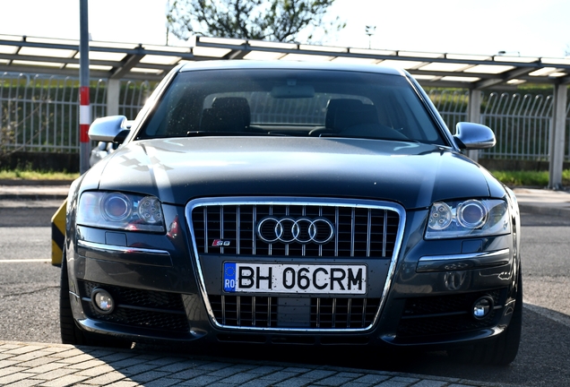 Audi S8 D3