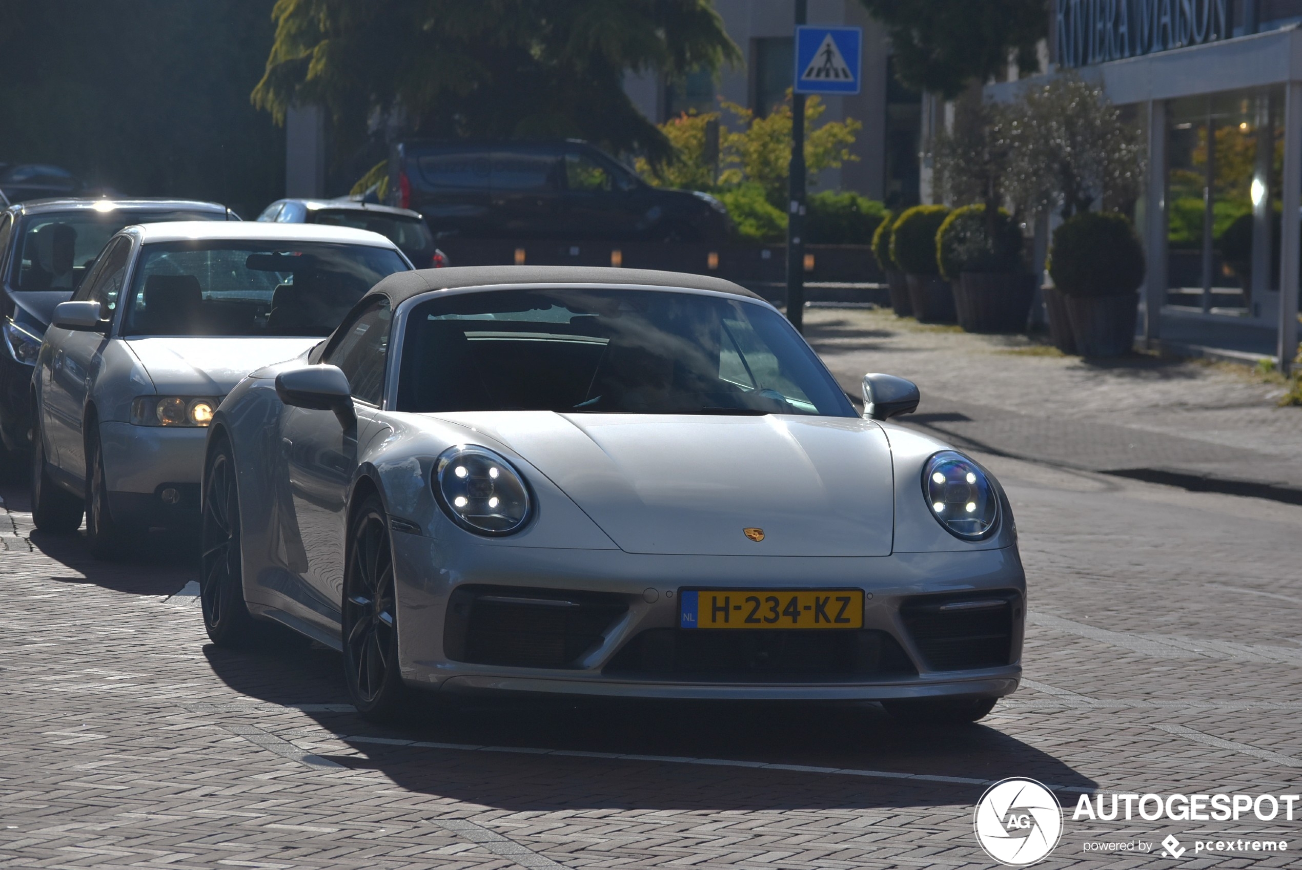 Porsche 992 Carrera 4S Cabriolet