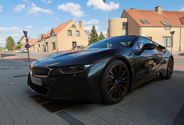 BMW i8 Roadster Ultimate Sophisto Edition