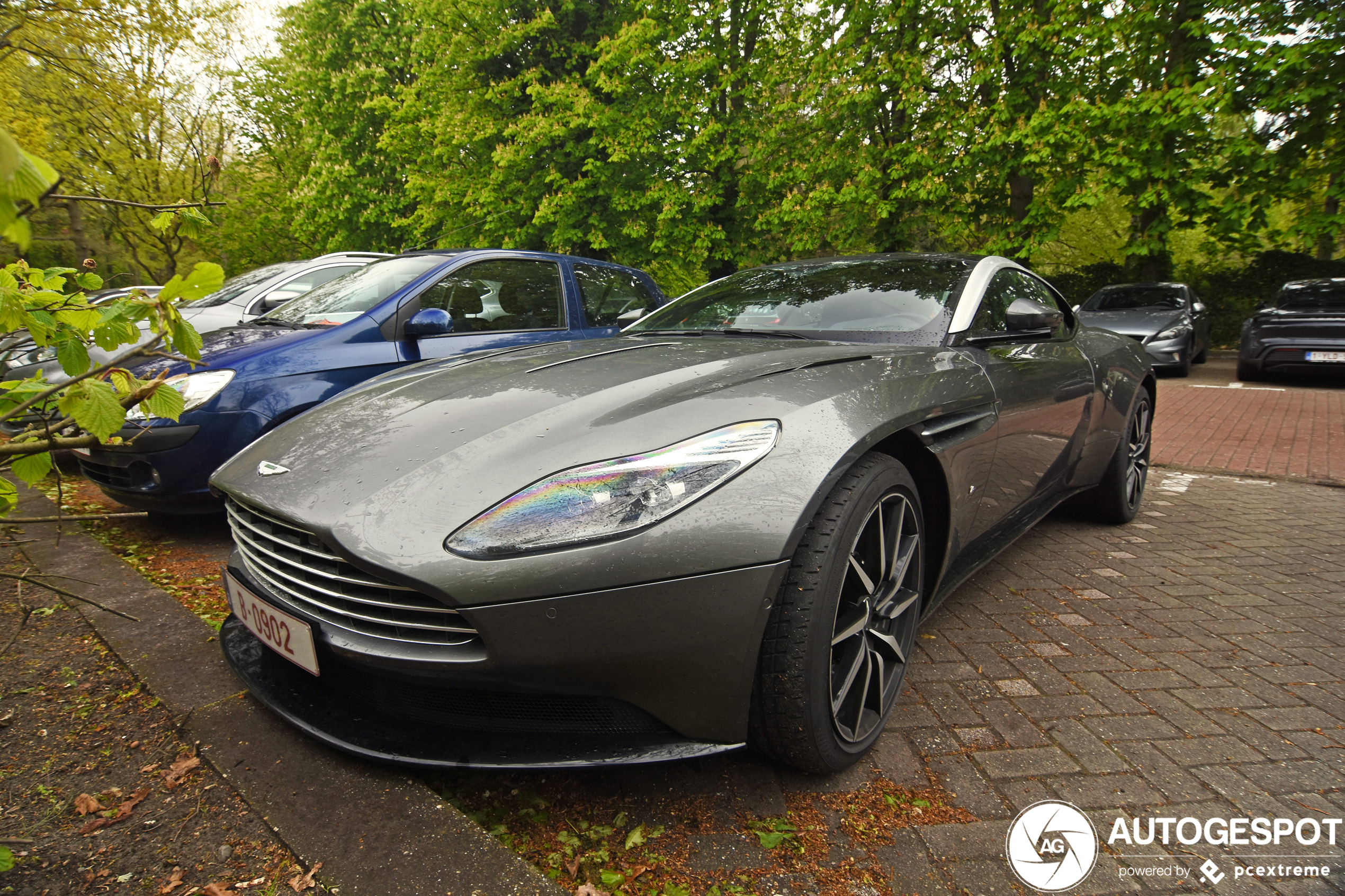 Aston Martin DB11