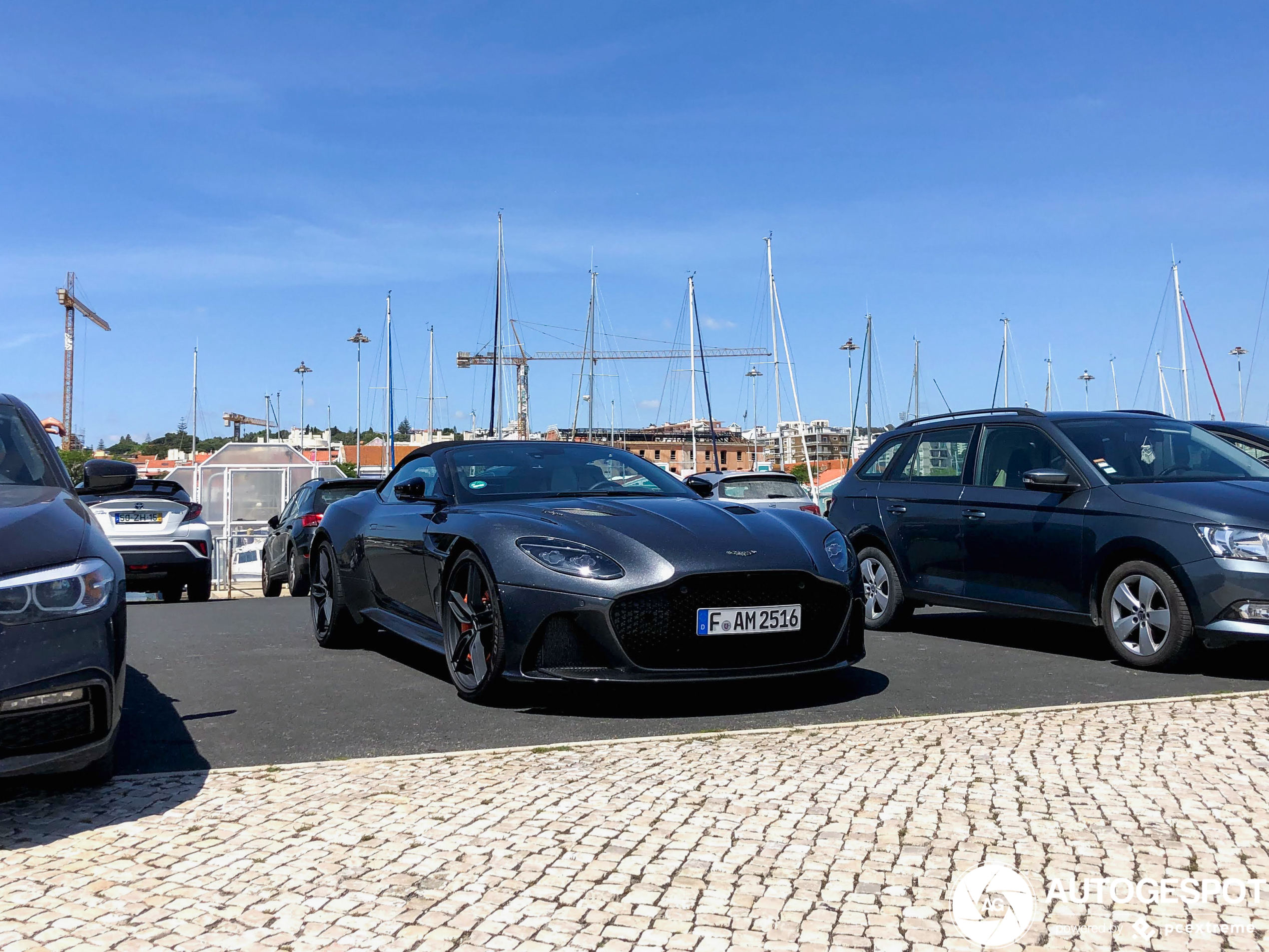 Aston Martin DBS Superleggera Volante