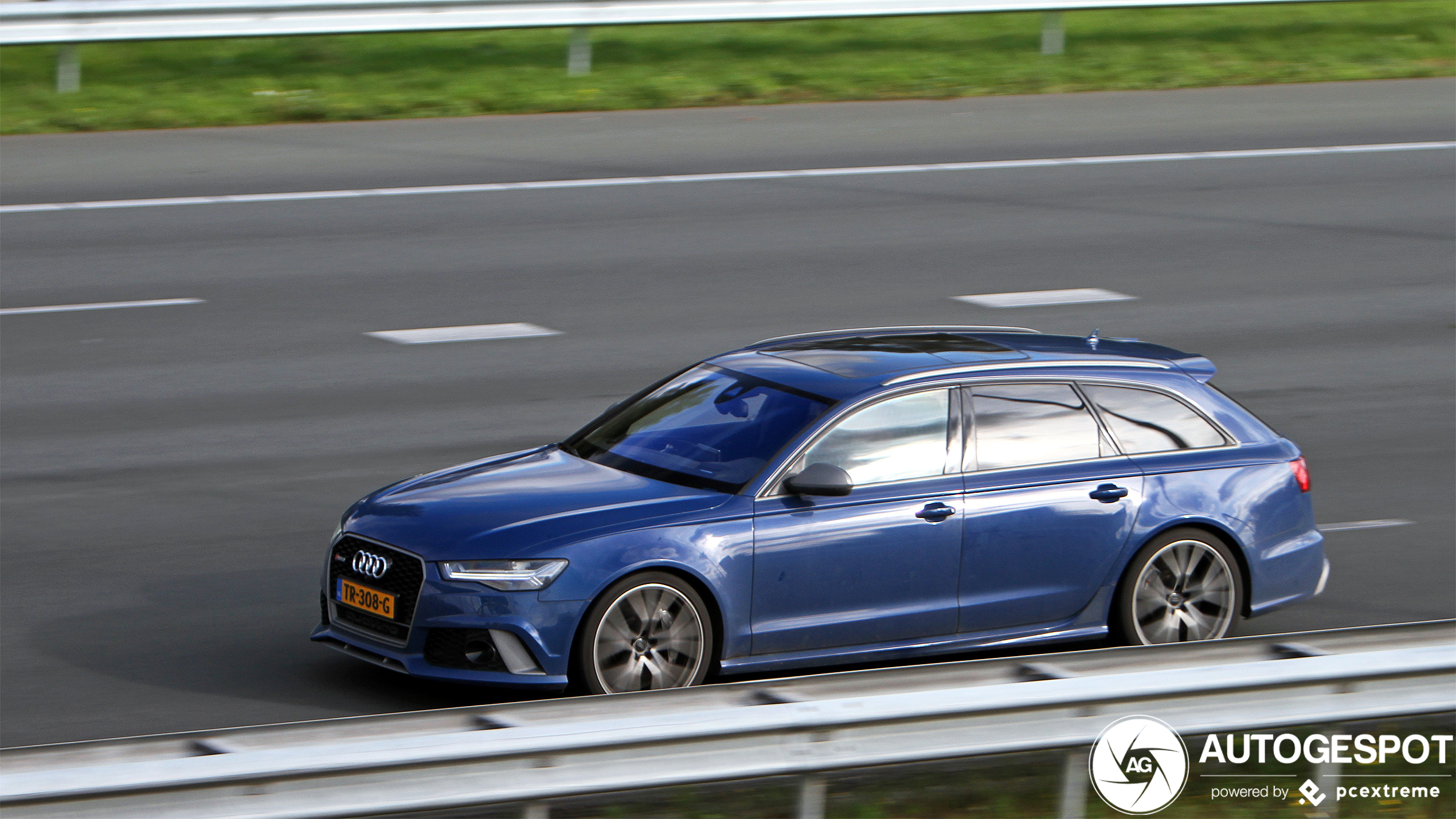 Audi RS6 Avant C7 2015