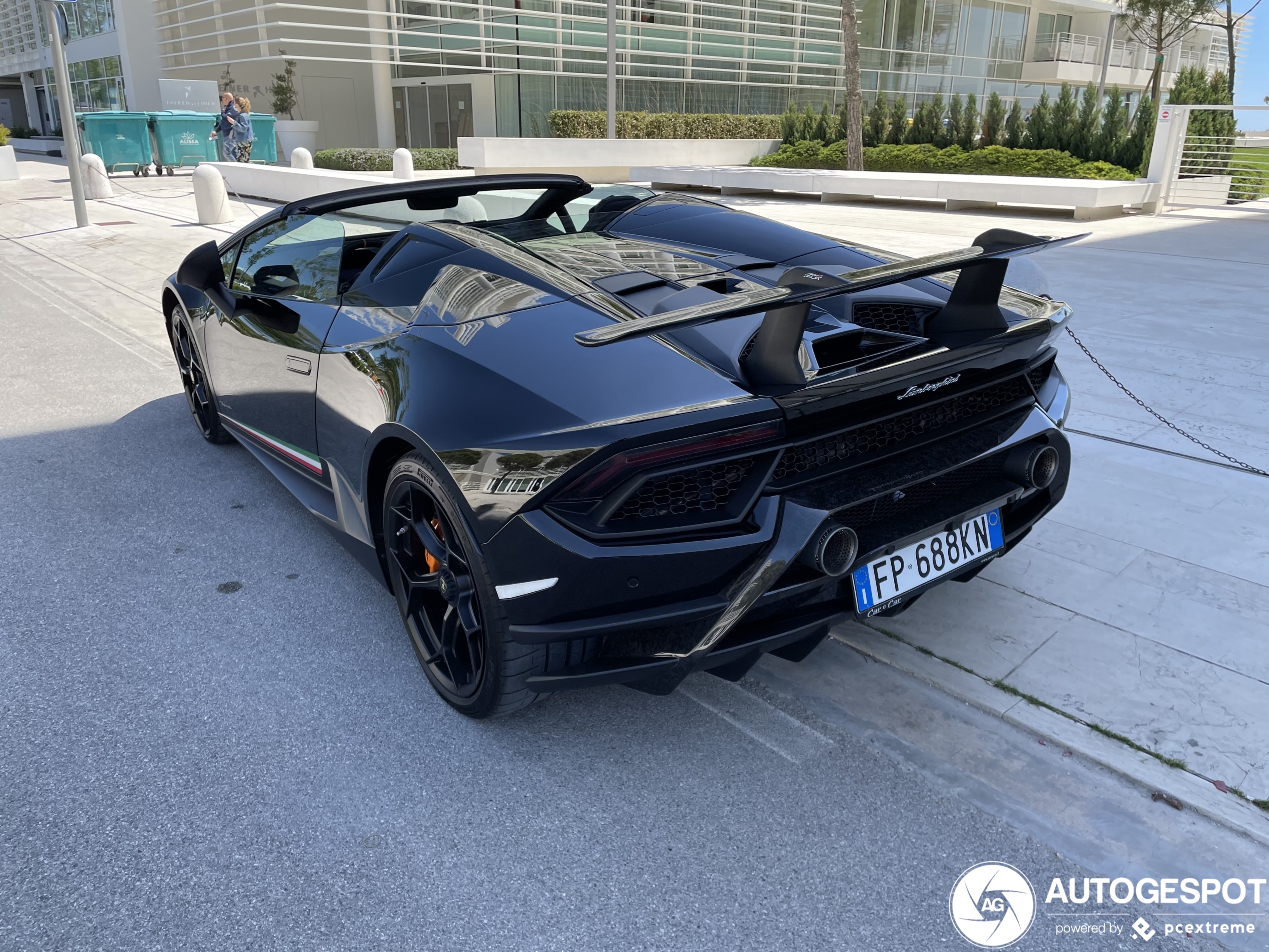 Lamborghini Huracán LP640-4 Performante Spyder