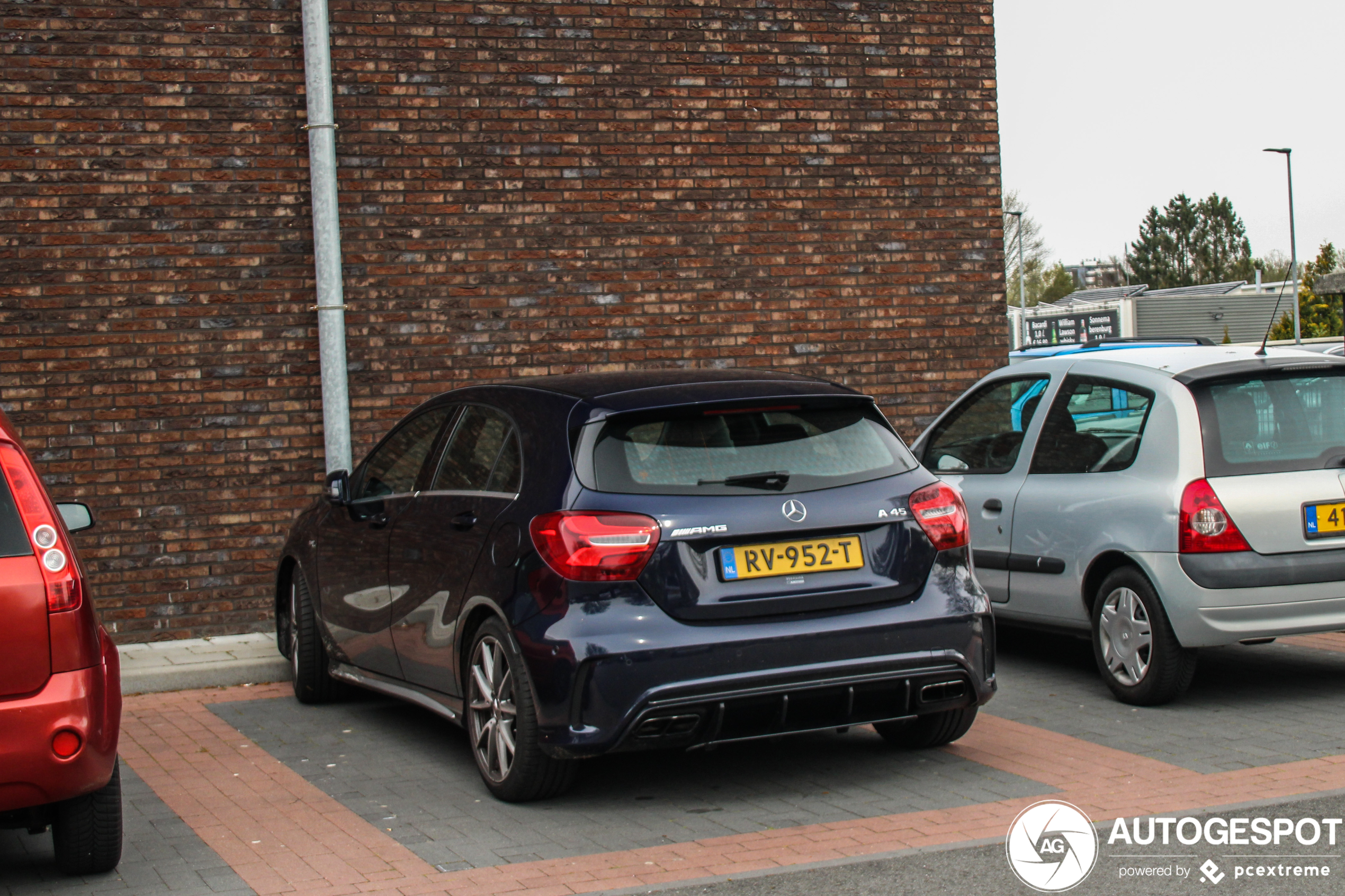 Mercedes-AMG A 45 W176 2015