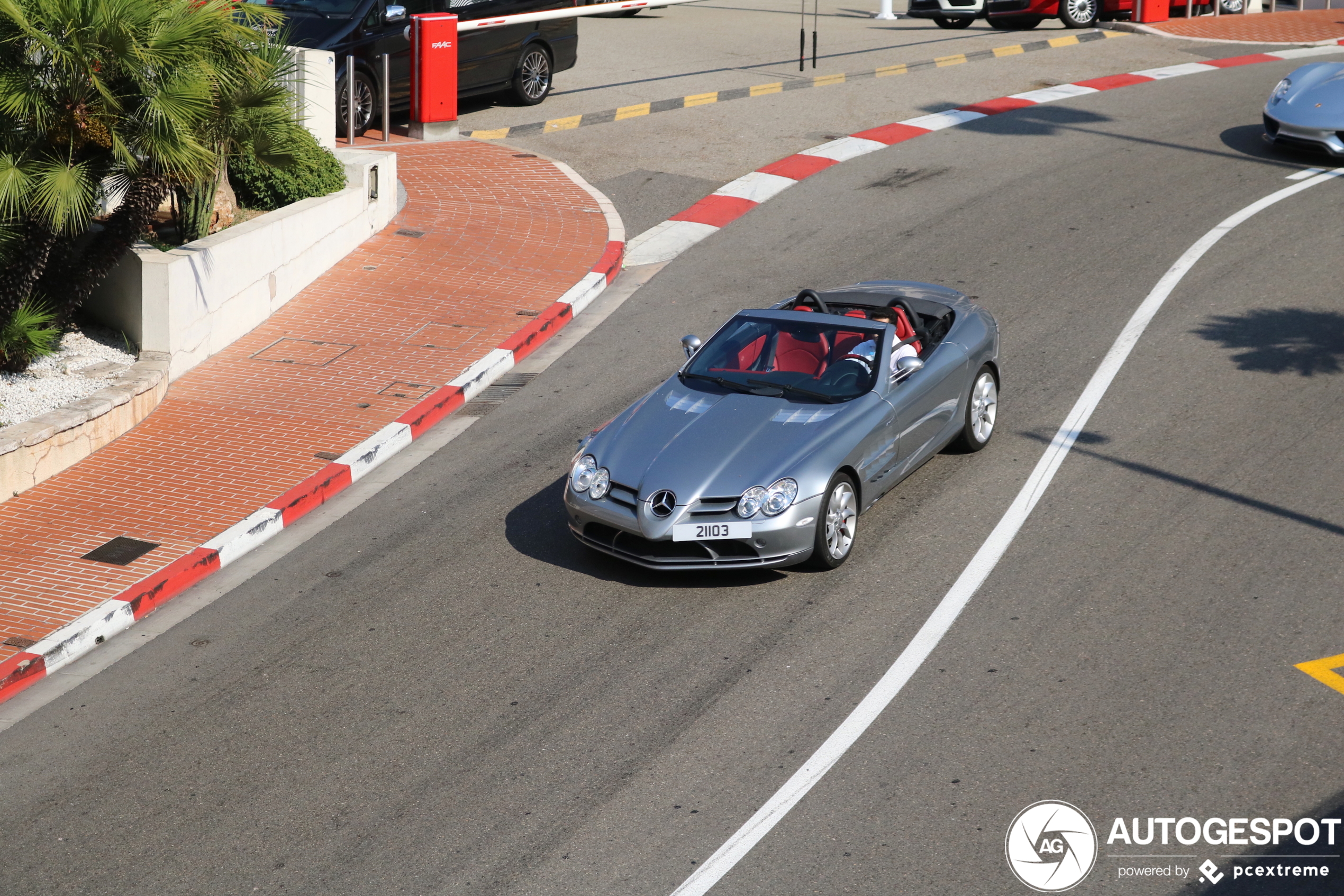 Supercars verkennen het circuit in Monaco