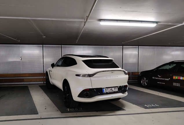 Aston Martin DBX