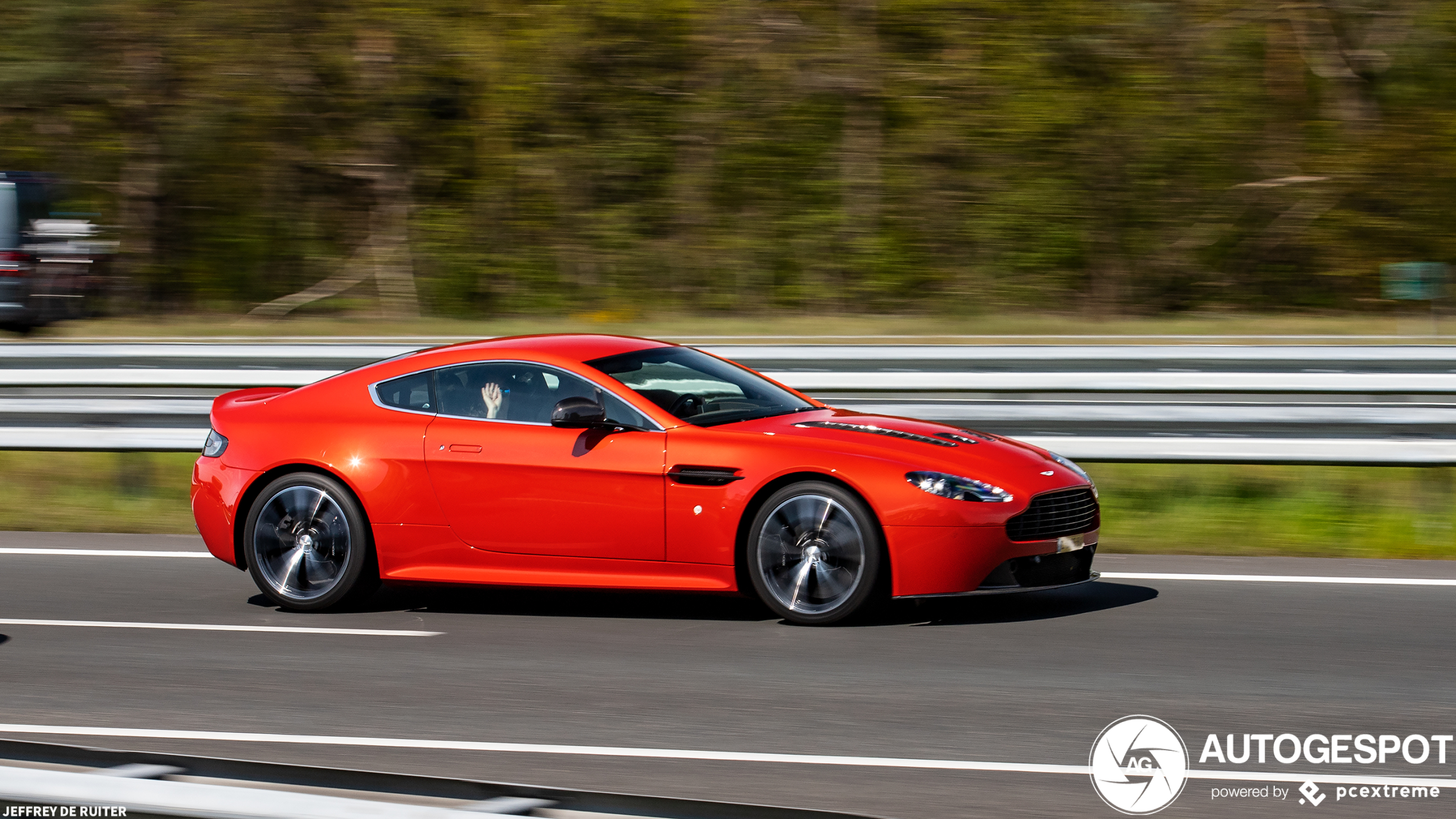 Aston Martin V12 Vantage