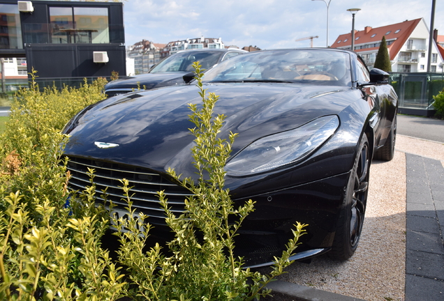 Aston Martin DB11 V8 Volante