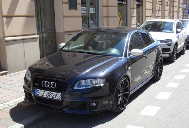 Audi RS4 Sedan