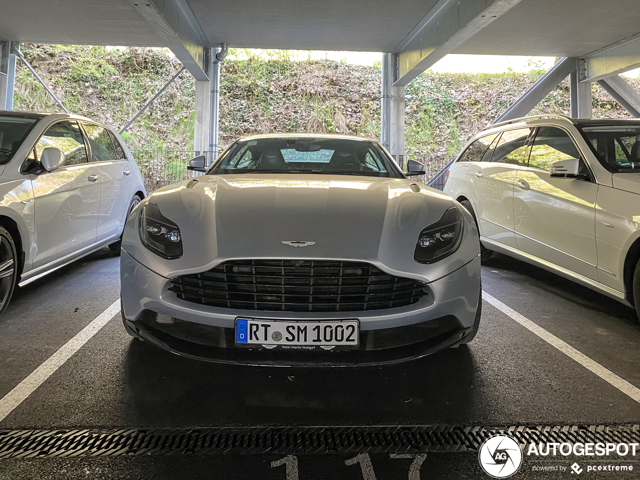 Aston Martin DB11 V8