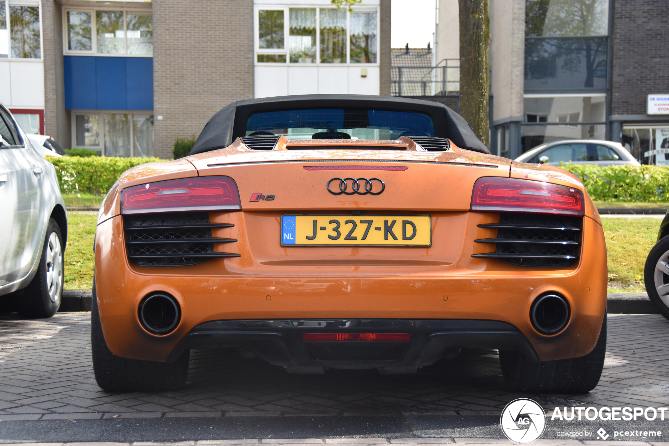 Audi R8 V8 Spyder 2013