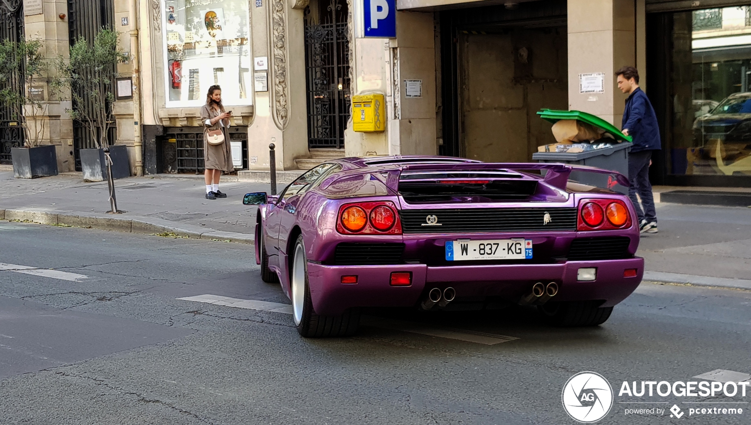 UFO geland in Parijs: Lamborghini Diablo SE30