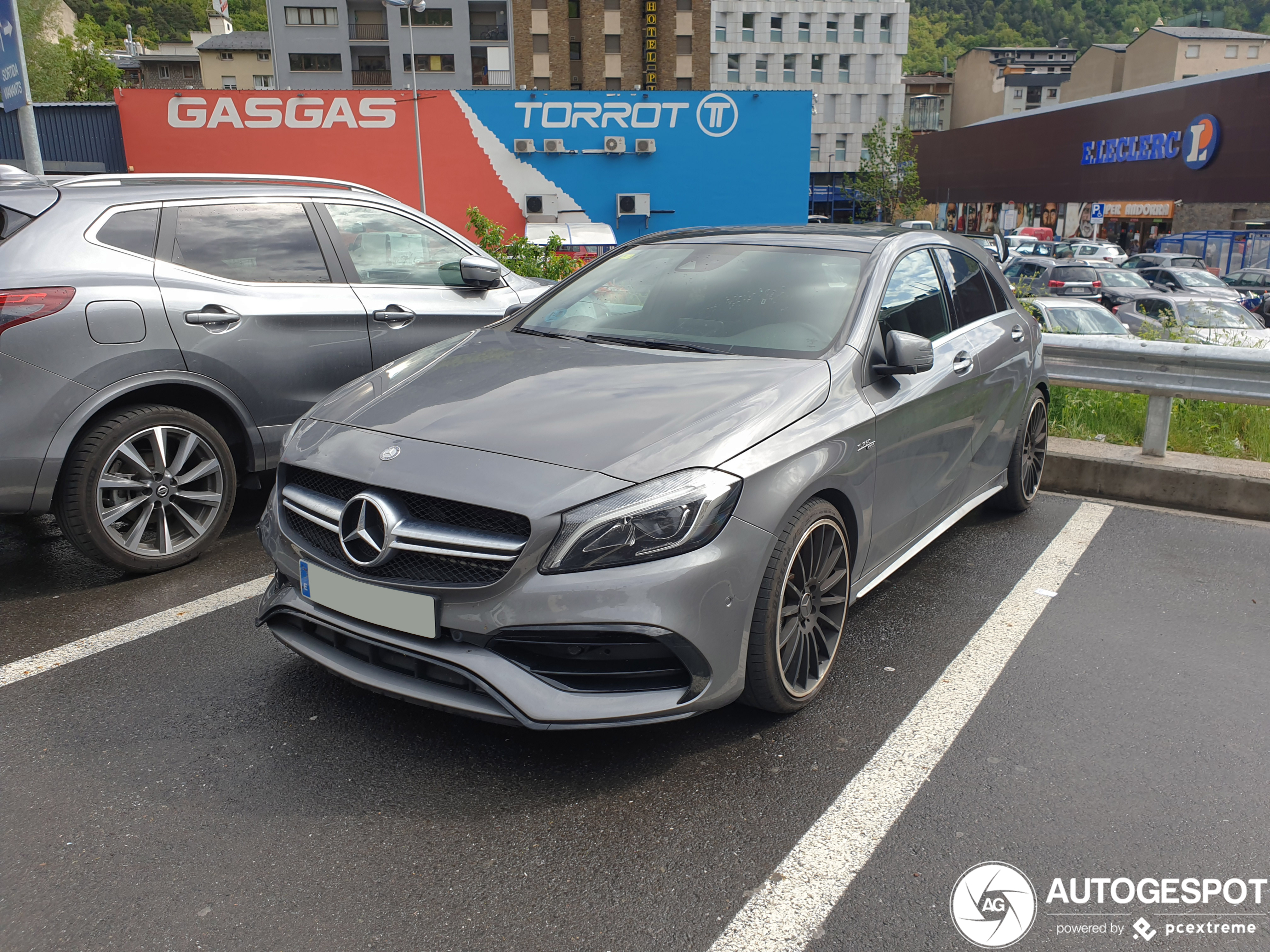 Mercedes-AMG A 45 W176 2015