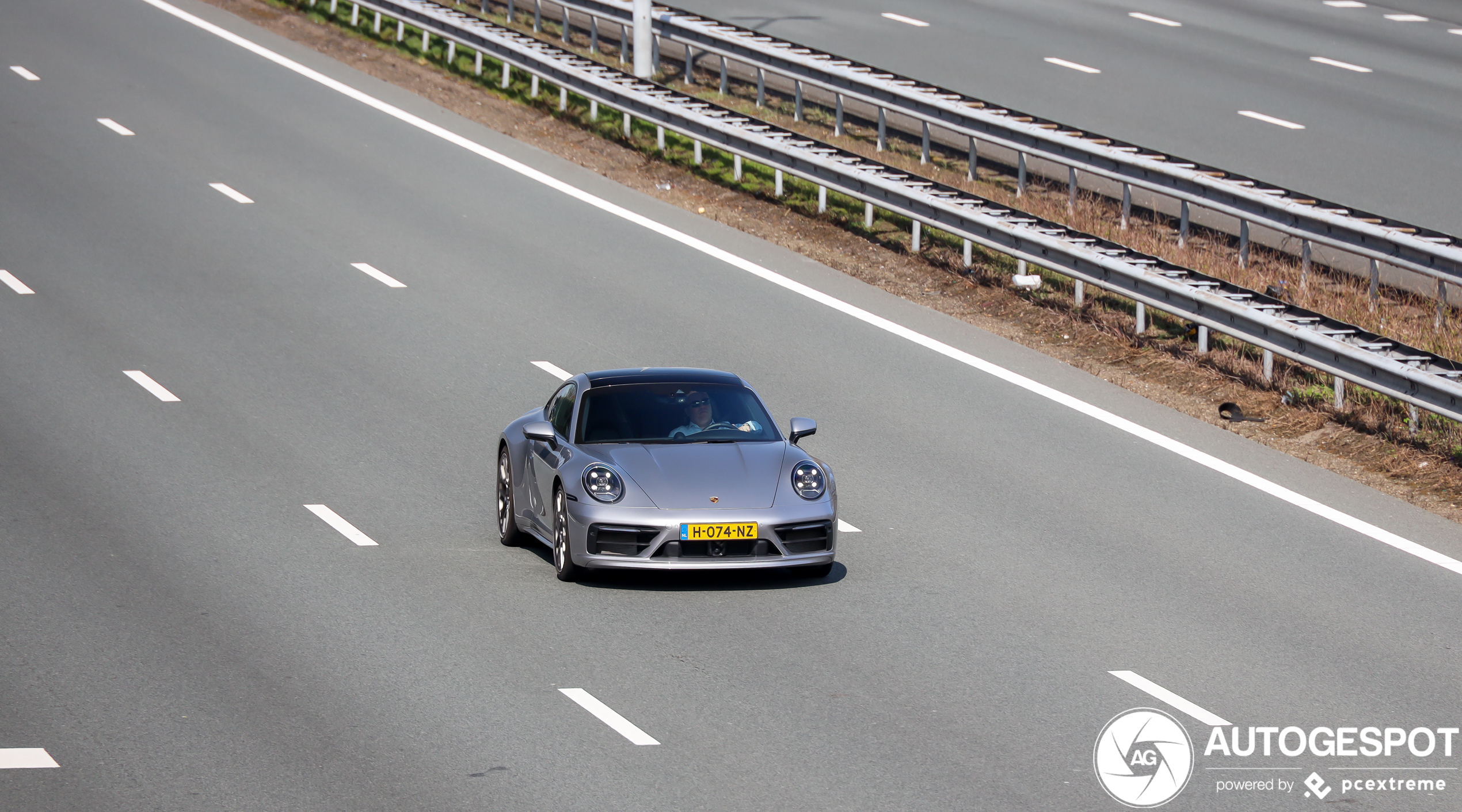 Porsche 992 Carrera 4S