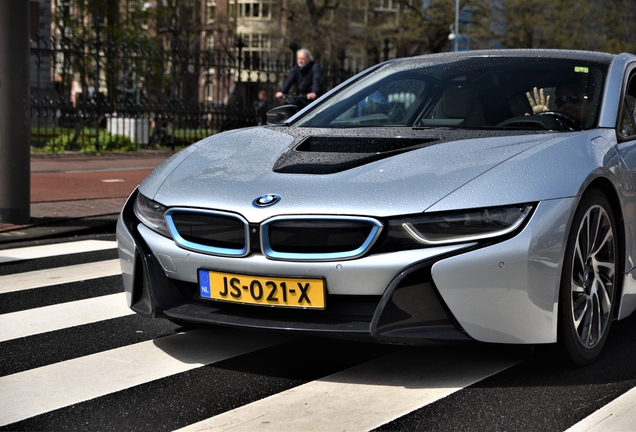 BMW i8