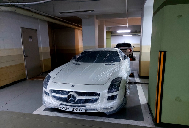 Mercedes-Benz SLS AMG