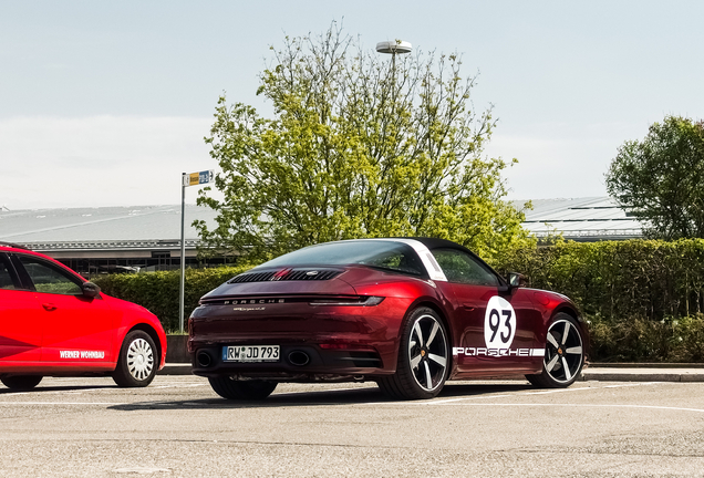 Porsche 992 Targa 4S Heritage Design Edition