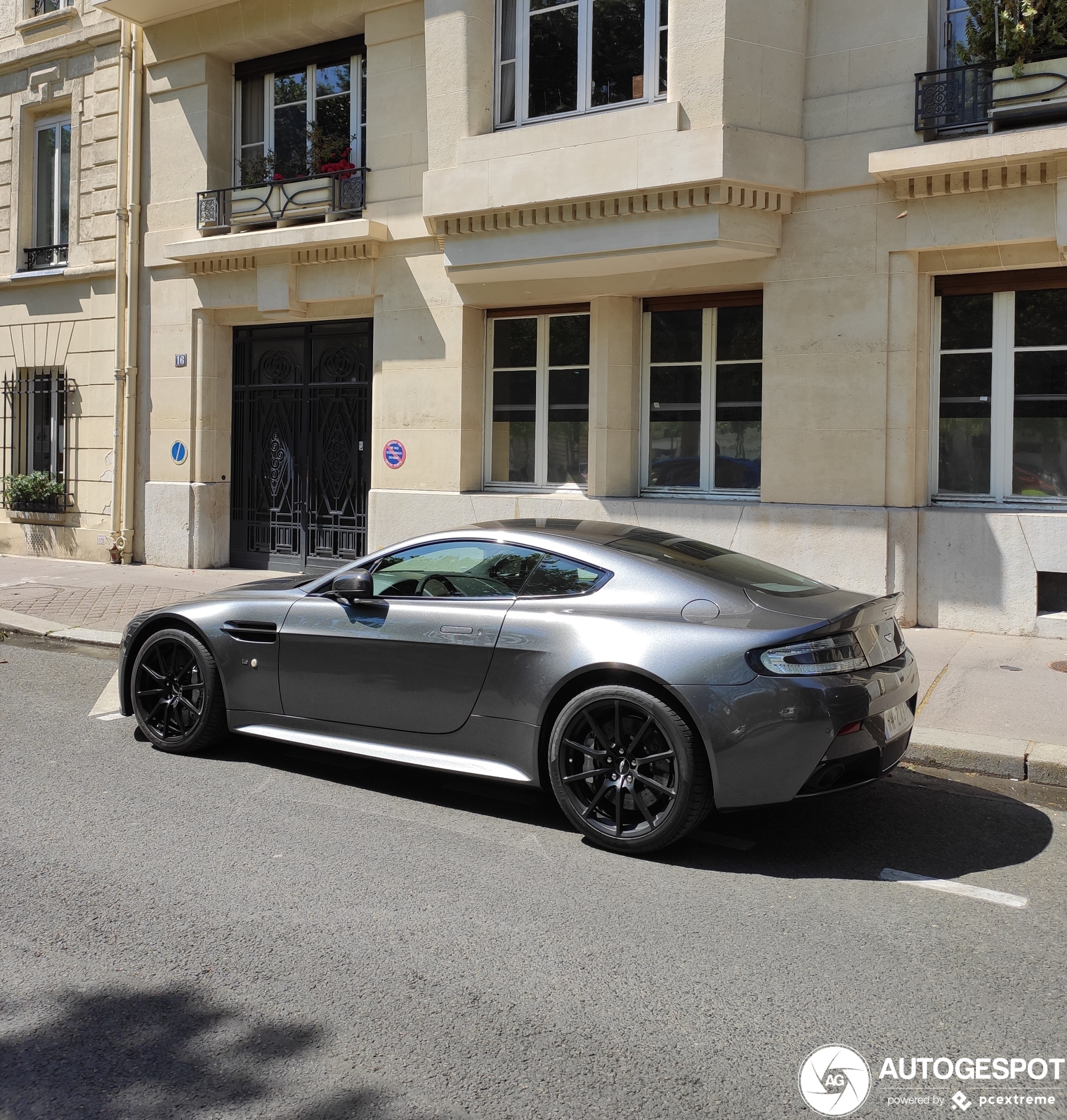 Aston Martin V12 Vantage S