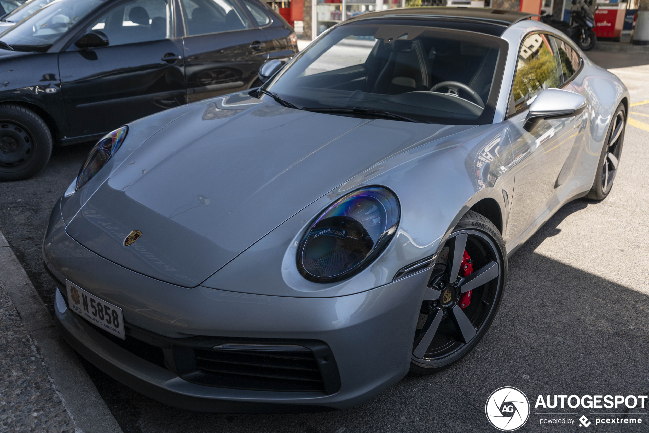 Porsche 992 Carrera 4S