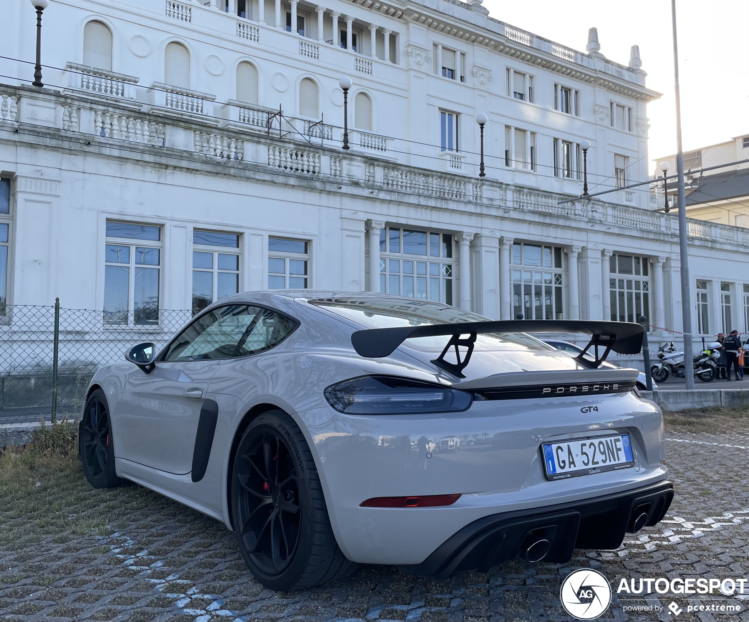 Porsche 718 Cayman GT4