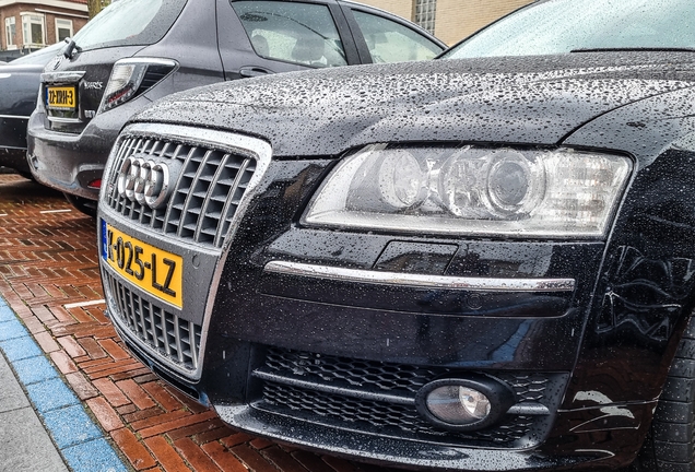 Audi S8 D3