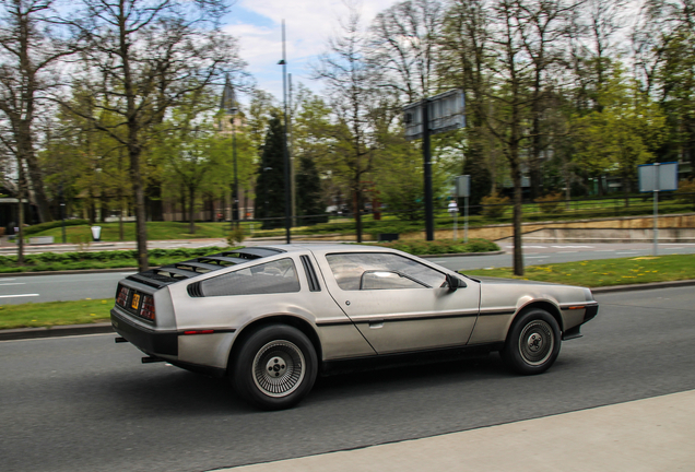 DeLorean DMC-12