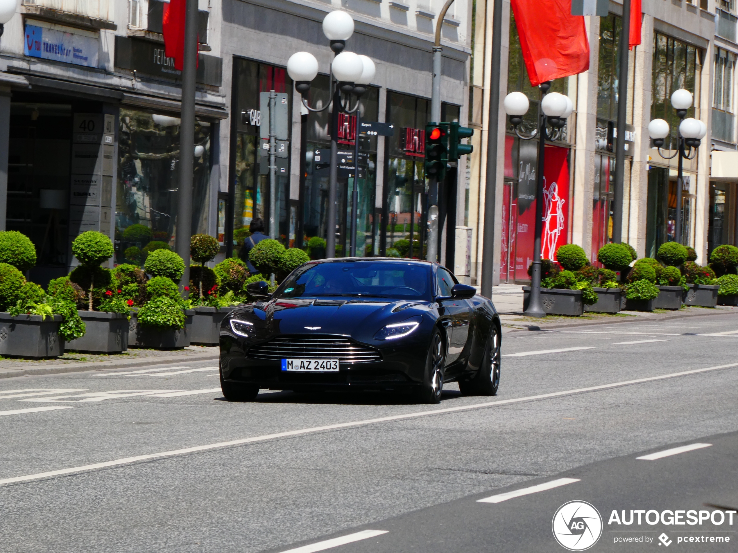 Aston Martin DB11 V8