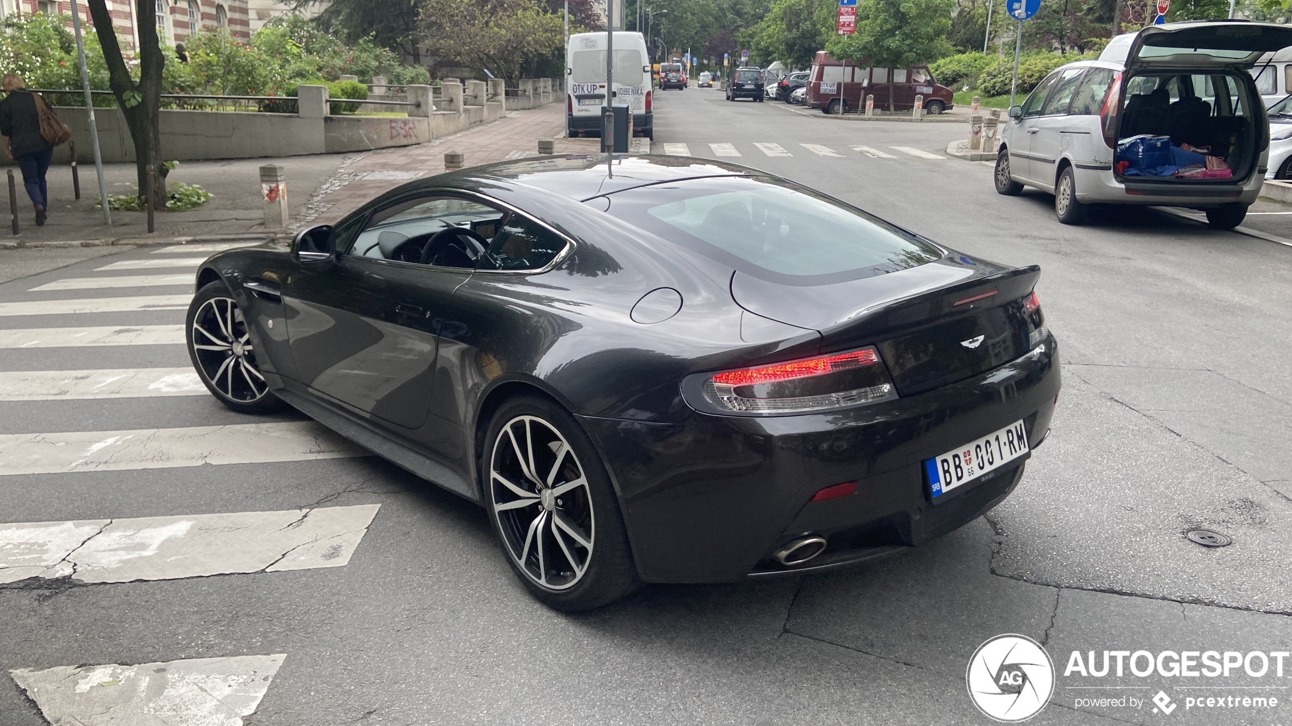 Aston Martin V8 Vantage 2012