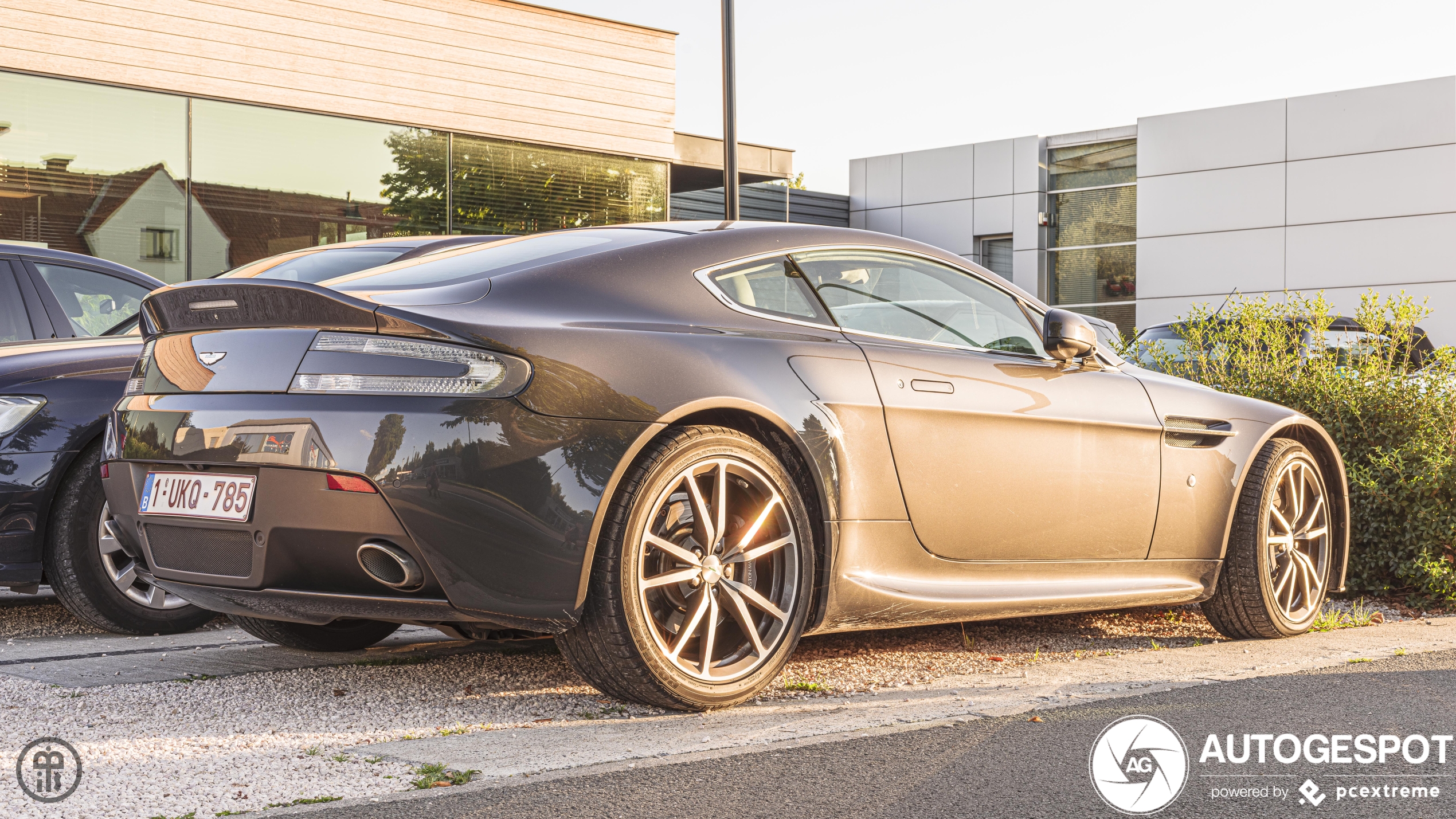 Aston Martin V8 Vantage 2012