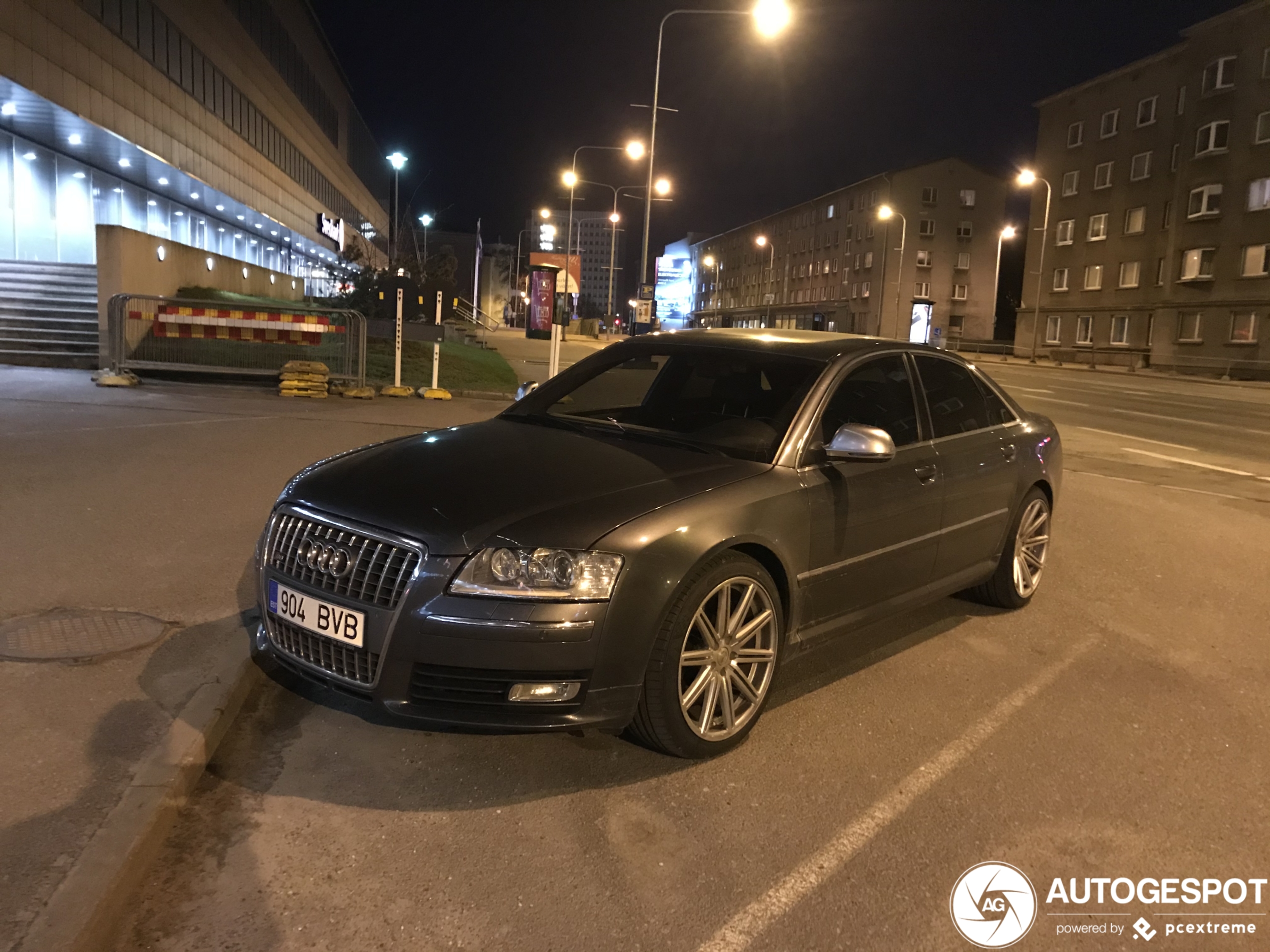 Audi S8 D3