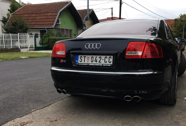 Audi S8 D3