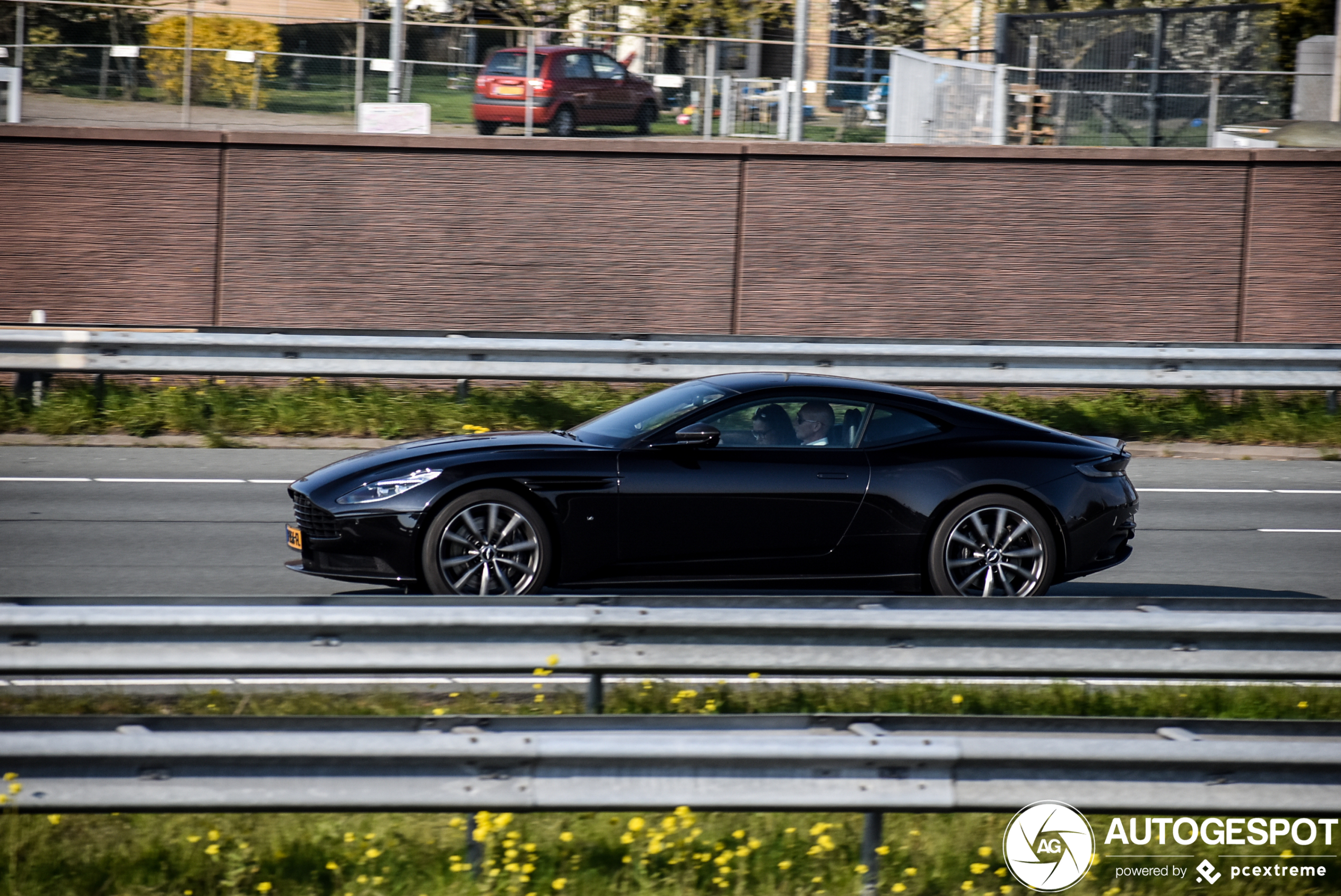 Aston Martin DB11