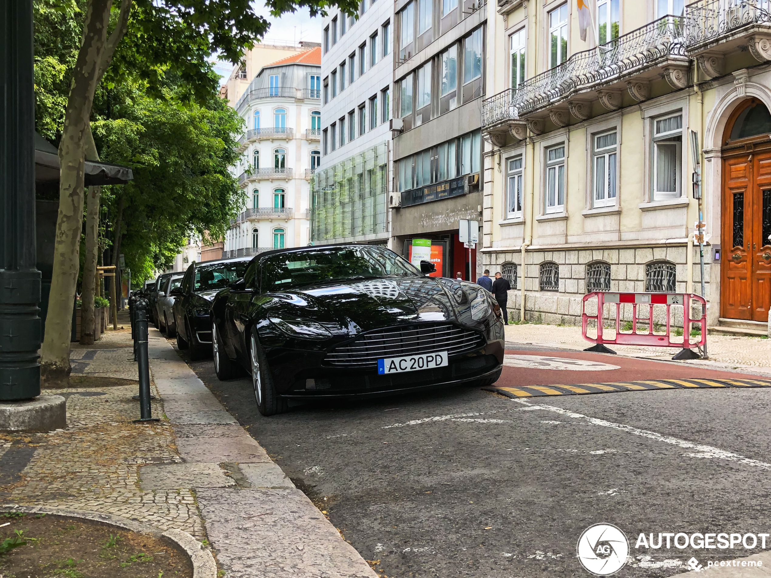 Aston Martin DB11 V8 Volante