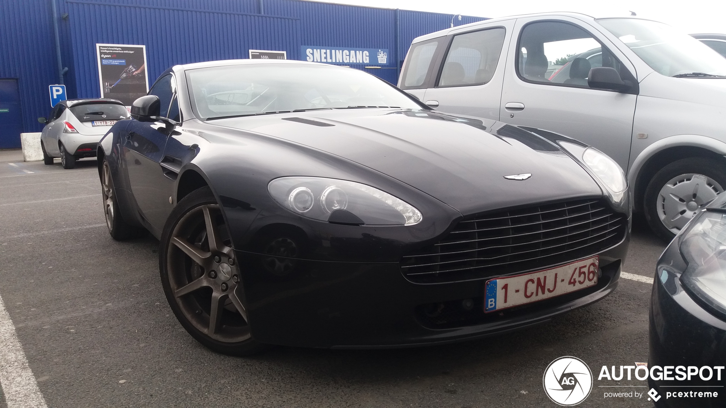 Aston Martin V8 Vantage