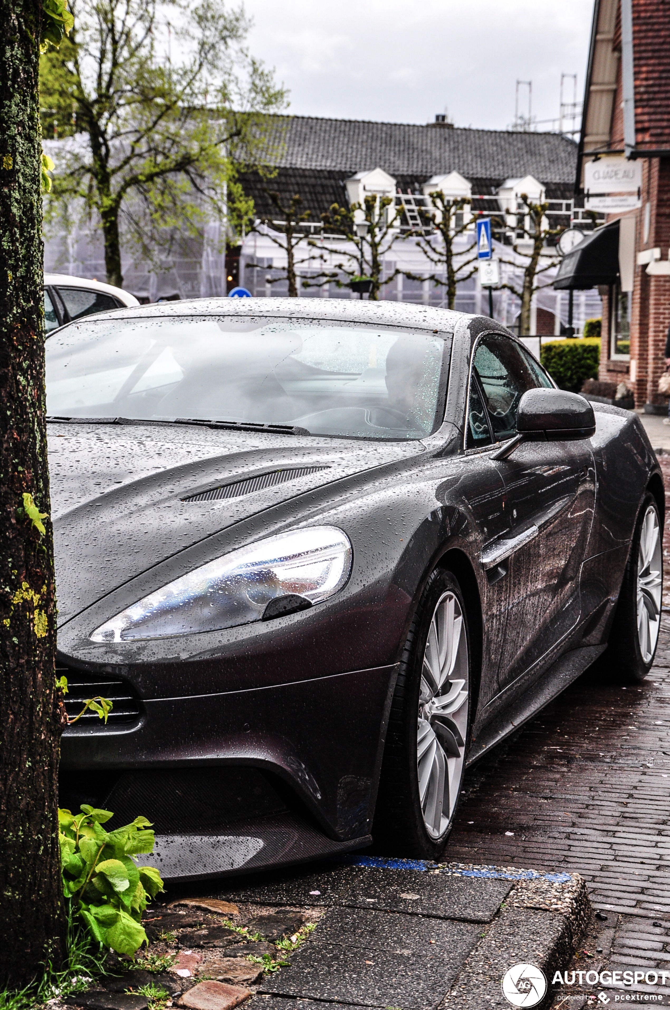 Aston Martin Vanquish 2013