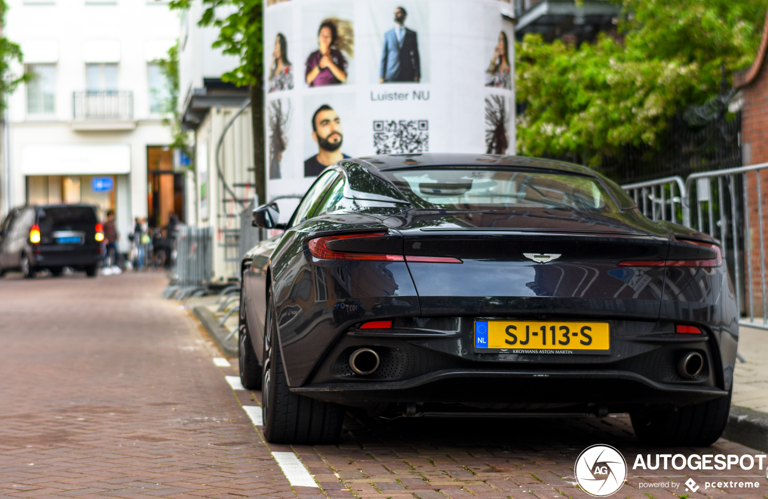 Aston Martin DB11