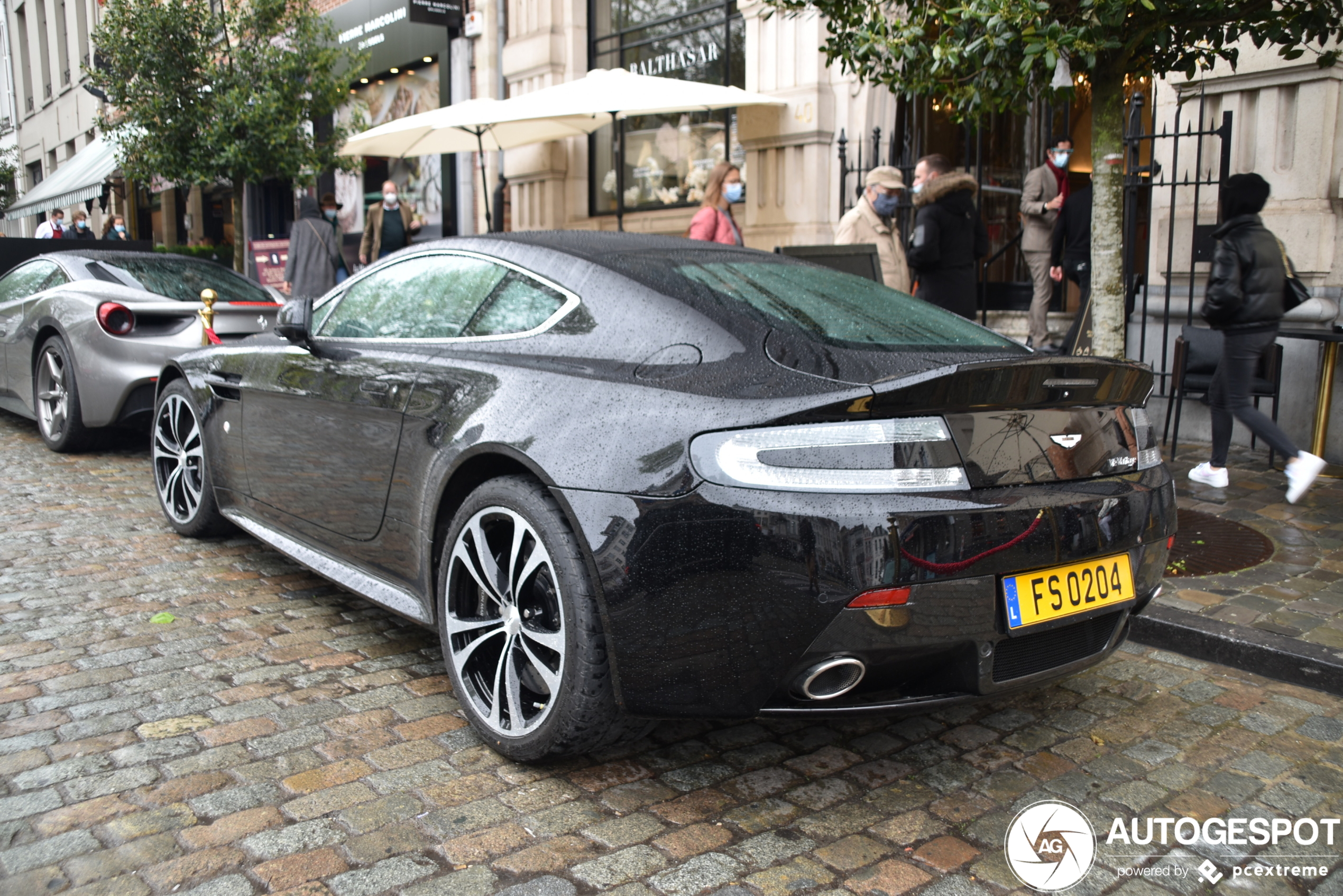 Aston Martin V12 Vantage Carbon Black Edition