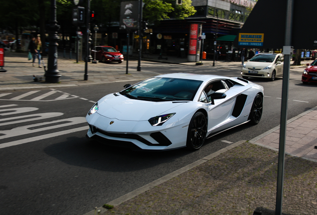 Lamborghini Aventador S LP740-4