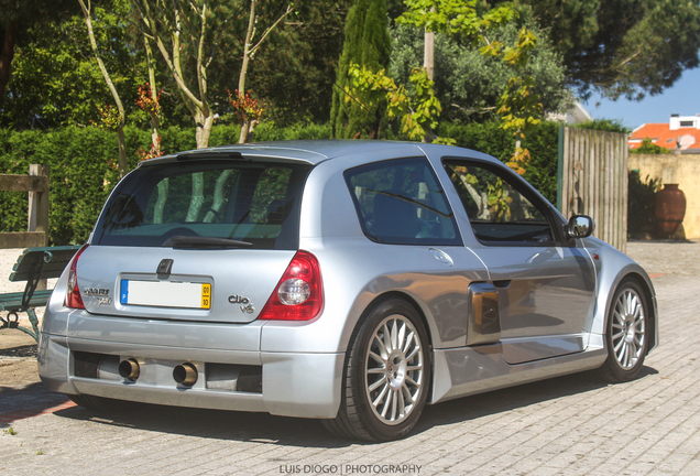 Renault Clio V6