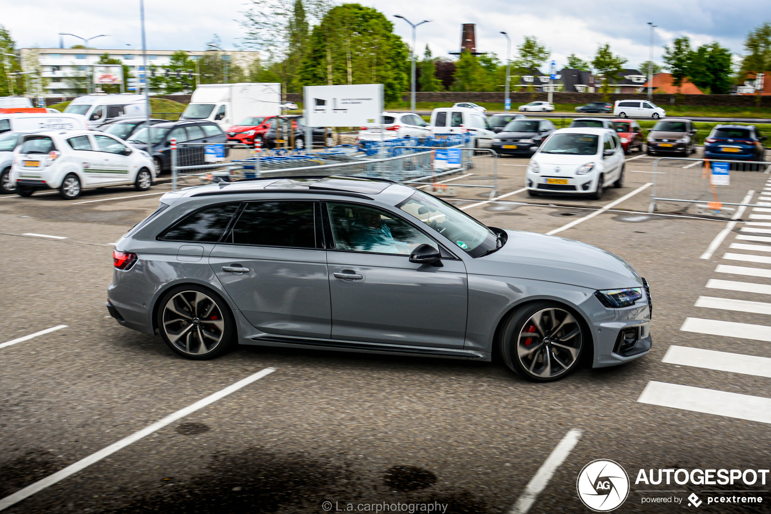 Audi RS4 Avant B9