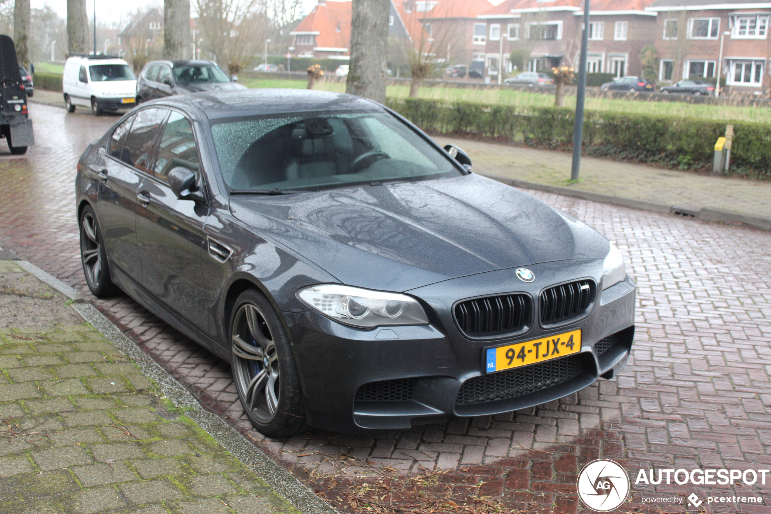 BMW M5 F10 2011