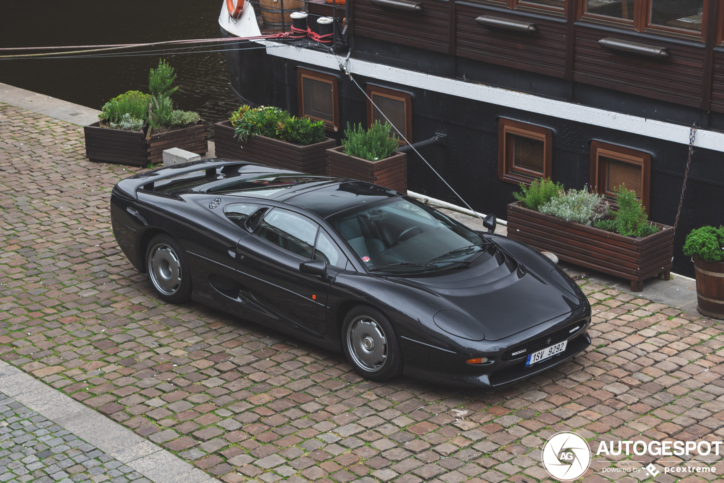 Jaguar XJ220