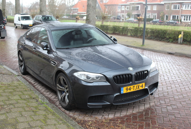 BMW M5 F10 2011