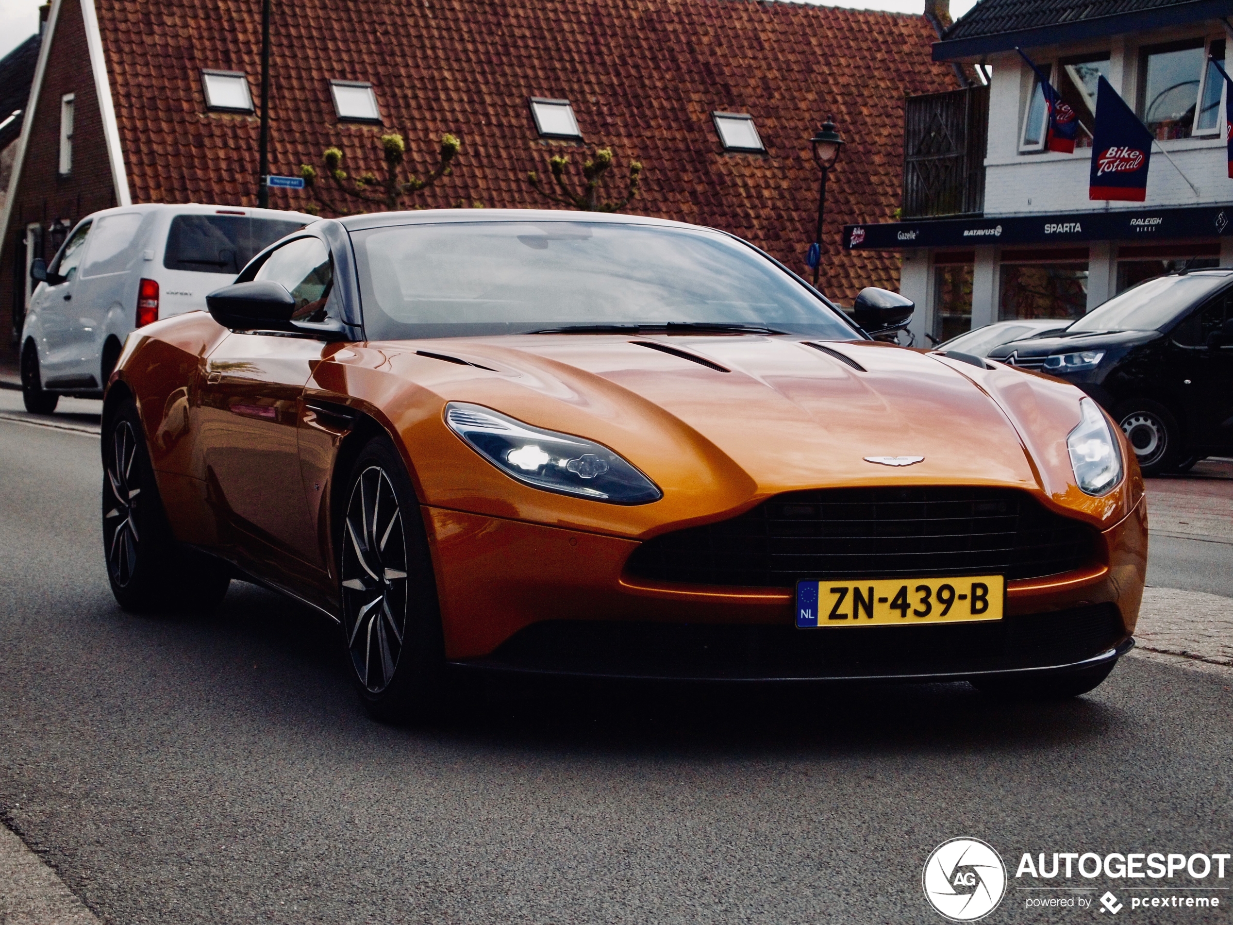 Aston Martin DB11