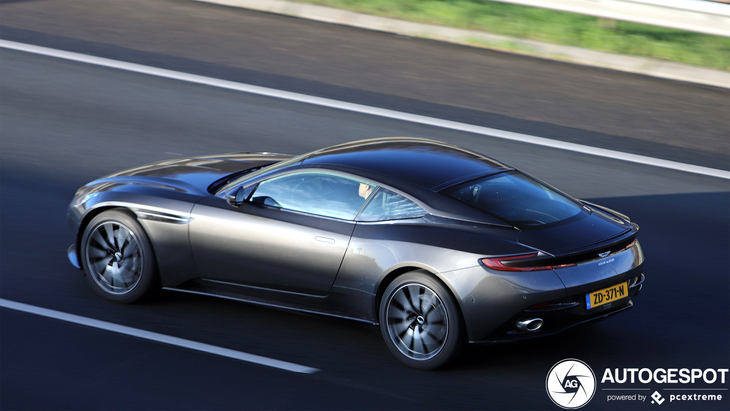 Aston Martin DB11 V8