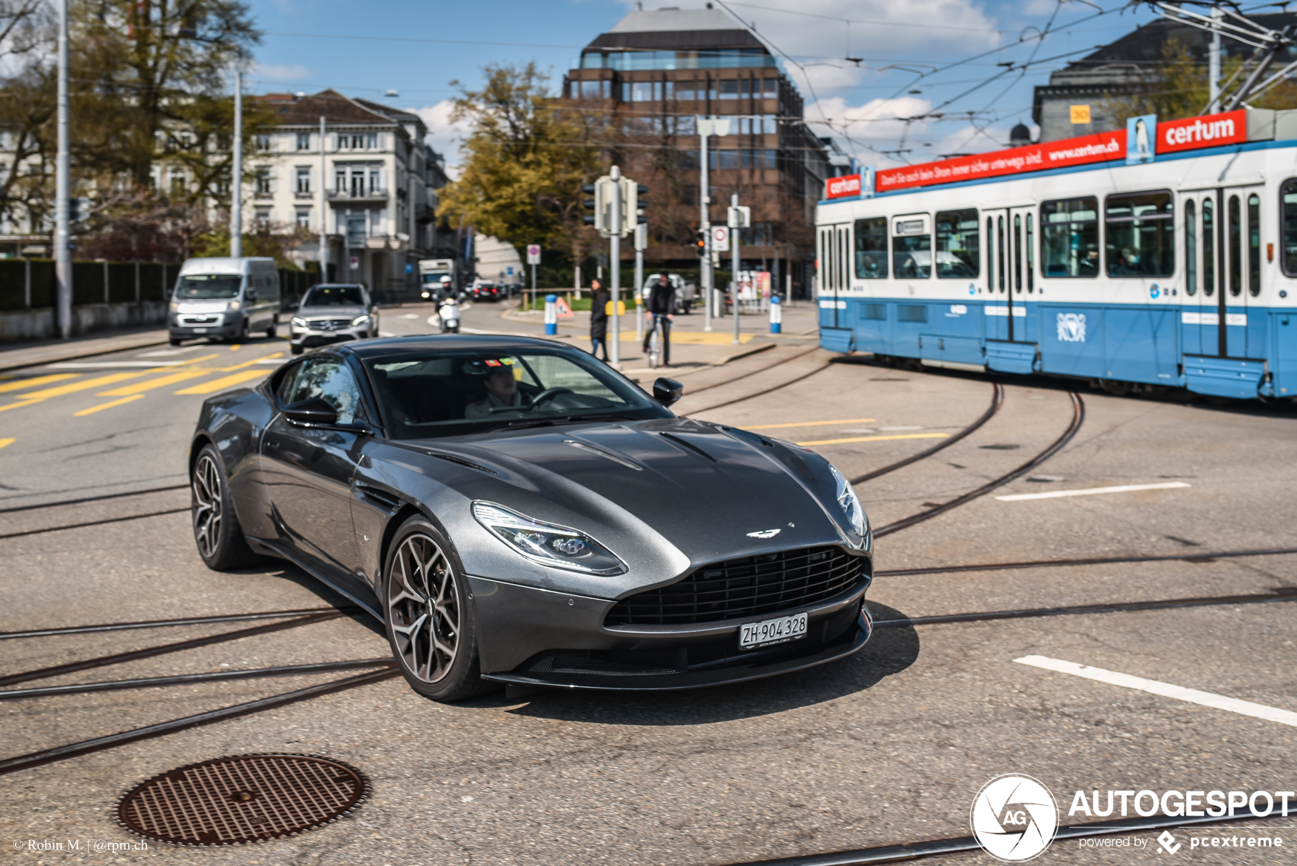 Aston Martin DB11